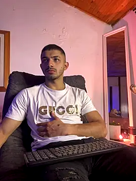 Snapshot of ArturoCardona_ chatting on 11.26.25 ArturoCardona online show from 11.26.25