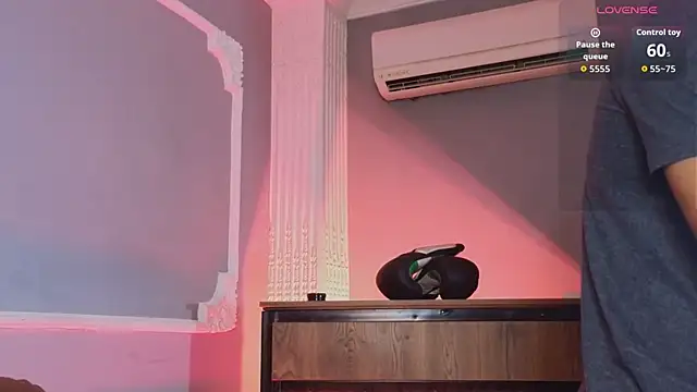 Snapshot of ArturoCardona_ chatting on 12.18.25 ArturoCardona online show from 12.18.25