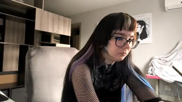 HighelikeGirl online show from 11.12.25