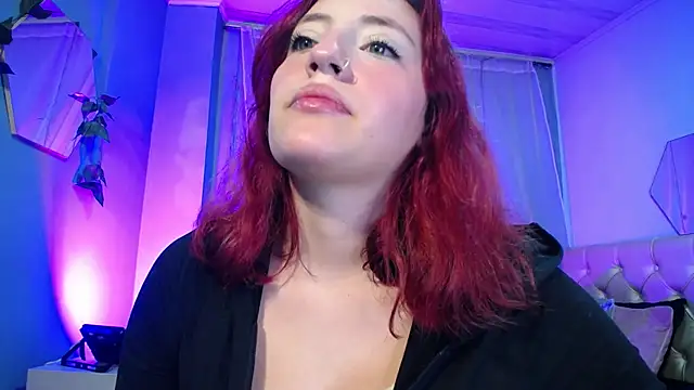 Snapshot of Lulugh_ chatting on 10.11.25 Lulugh online show from 10.11.25