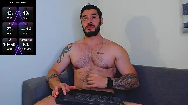 Snapshot of Drake_Cole chatting on 12.16.25 Drake Cole online show from 12.16.25