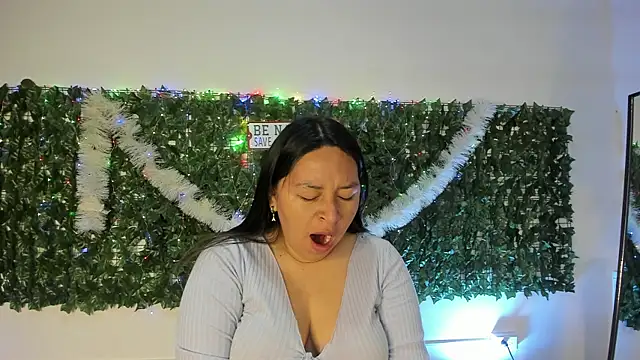 BellaRoux1 online show from 12.17.25