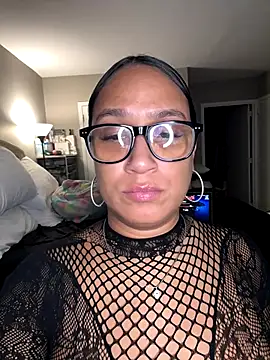 Snapshot of MonaBubblee chatting on 09.16.25 MonaBubblee online show from 09.16.25