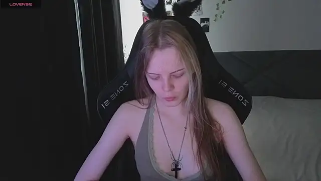 Luna Navy online show from 11.23.25