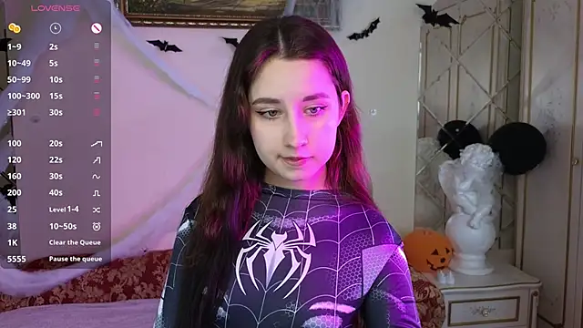 Eva Maller online show from 10.31.25