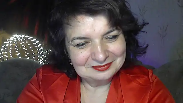 Snapshot of LedyNika chatting on 11.18.25 LedyNika online show from 11.18.25
