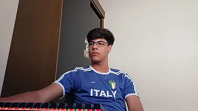 Snapshot of ThbxToyou chatting on 10.11.25 ThbxToyou online show from 10.11.25