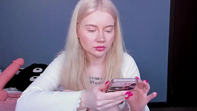Lillie Berry online show from 05.06.26
