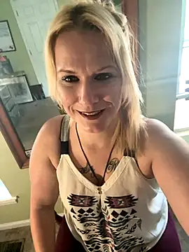 Snapshot of RhondaRump chatting on 09.20.25 RhondaRump online show from 09.20.25