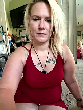 Snapshot of RhondaRump chatting on 09.25.25 RhondaRump online show from 09.25.25
