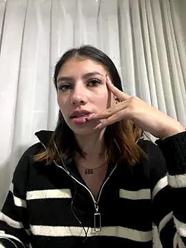 Snapshot of AriaBliss- chatting on 09.28.25 AriaBliss- online show from 09.28.25