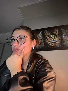 Snapshot of AriaBliss- chatting on 10.12.25 AriaBliss- online show from 10.12.25