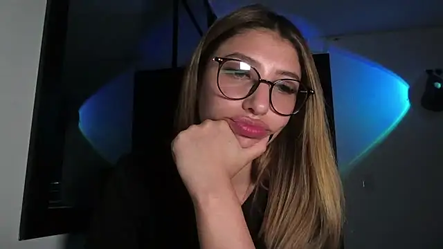 Snapshot of AriaBliss- chatting on 11.12.25 AriaBliss- online show from 11.12.25