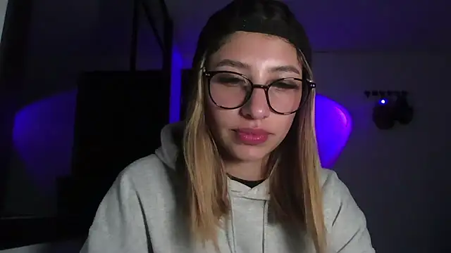 Snapshot of AriaBliss- chatting on 11.14.25 AriaBliss- online show from 11.14.25