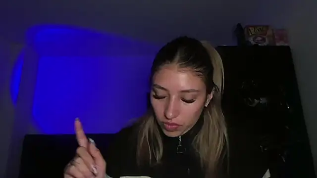 Snapshot of AriaBliss- chatting on 01.10.26 AriaBliss- online show from 01.10.26