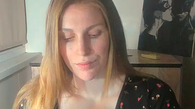 JuliaMuuun online show from 04.10.26