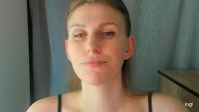 JuliaMuuun online show from 06.12.26