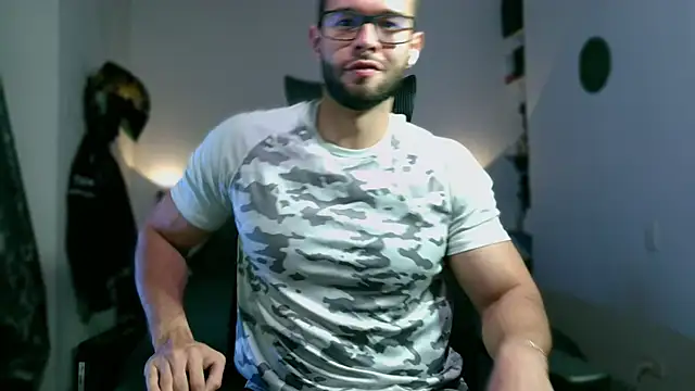 Snapshot of jacobmuscle4u chatting on 09.17.25 jacobmuscle4u online show from 09.17.25