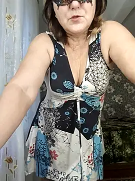 Snapshot of AliceGold5231 chatting on 10.17.25 AliceGold5231 online show from 10.17.25