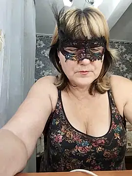 Snapshot of AliceGold5231 chatting on 10.18.25 AliceGold5231 online show from 10.18.25