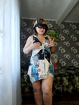 Snapshot of AliceGold5231 chatting on 10.22.25 AliceGold5231 online show from 10.22.25