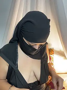 Amyraa  online show from 10.14.25