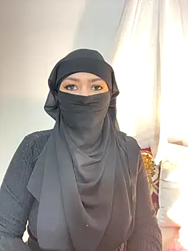 Amyraa  online show from 10.18.25