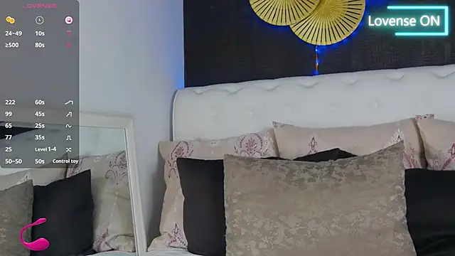 Snapshot of BellaKarma chatting on 11.30.25 BellaKarma online show from 11.30.25