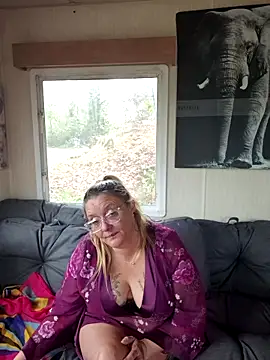 Misspapillon1840 online show from 11.06.25