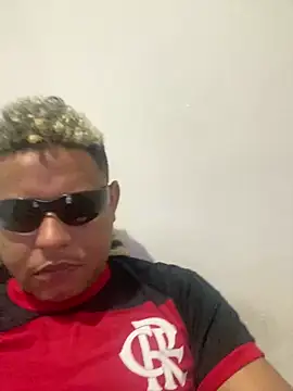 Snapshot of Nillsobluyy chatting on 12.19.25 Nillsobluyy online show from 12.19.25