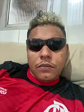 Snapshot of Nillsobluyy chatting on 12.21.25 Nillsobluyy online show from 12.21.25