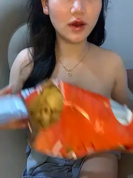 Snapshot of Samcutes chatting on 09.17.25 Samcutes online show from 09.17.25