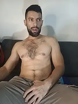 Snapshot of Enzo-wolf33 chatting on 06.17.26 Enzo-wolf33 online show from 06.17.26