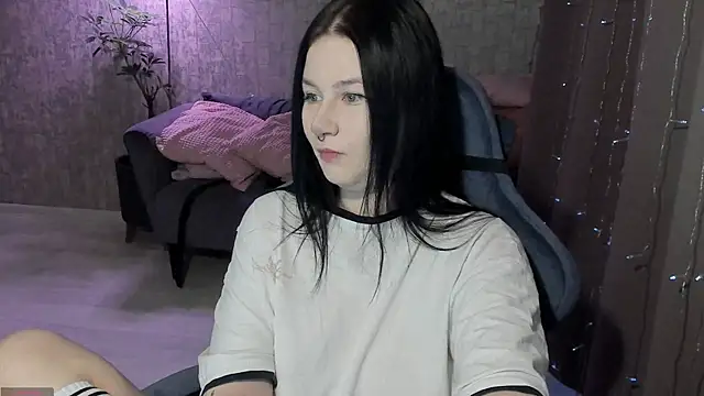 AlinaGreeeen online show from 10.24.25