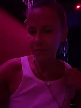 Snapshot of blondi2077 chatting on 07.27.26 blondi2077 online show from 07.27.26