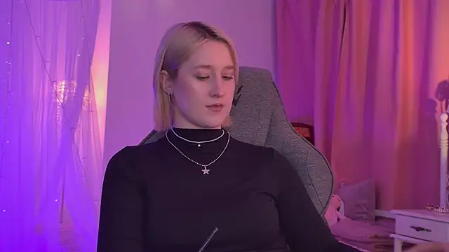 Snapshot of CinBellamy chatting on 05.11.26 CinBellamy online show from 05.11.26
