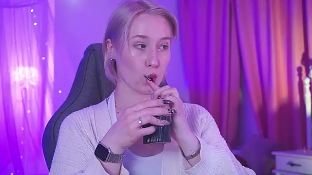 Snapshot of CinBellamy chatting on 05.19.26 CinBellamy online show from 05.19.26