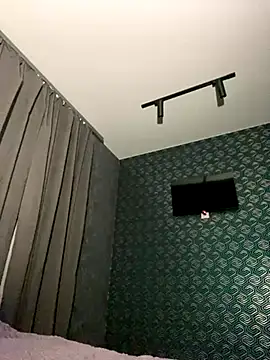 FavoriteKira online show from 11.11.25