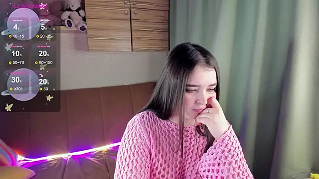 Snapshot of Alice_next_door chatting on 11.23.25 Alice next door online show from 11.23.25