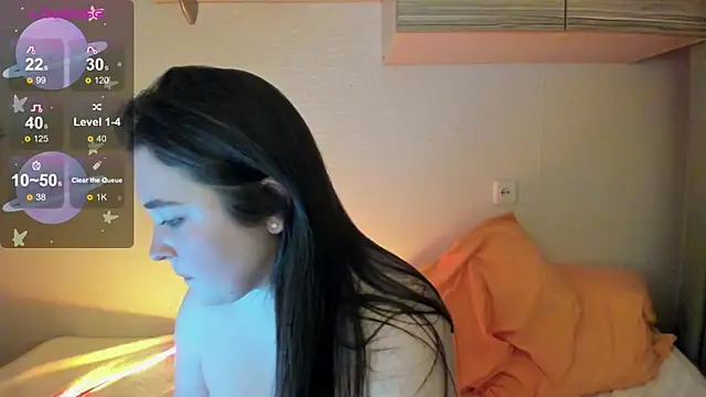 Snapshot of Alice_next_door chatting on 12.22.25 Alice next door online show from 12.22.25