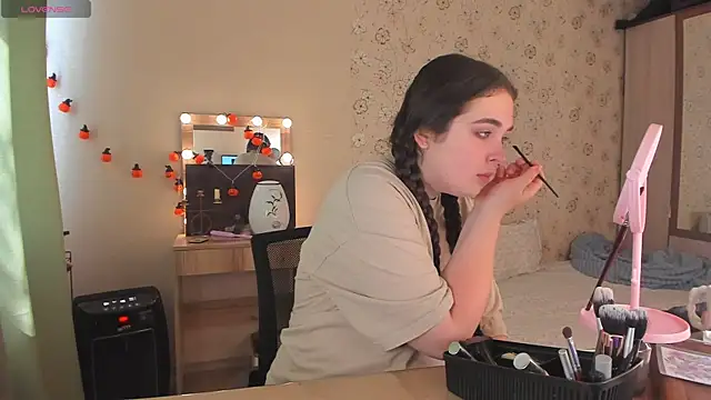 Alice next door online show from 08.03.26