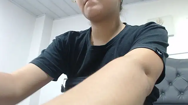 Giia Monroe online show from 01.05.26