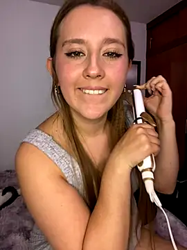 Snapshot of Cutie_blondie chatting on 11.20.25 Cutie blondie online show from 11.20.25