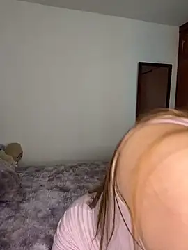 Snapshot of Cutie_blondie chatting on 11.24.25 Cutie blondie online show from 11.24.25