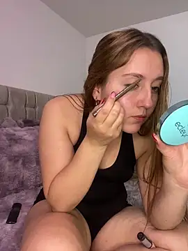 Snapshot of Cutie_blondie chatting on 12.19.25 Cutie blondie online show from 12.19.25