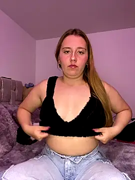 Snapshot of Cutie_blondie chatting on 01.08.26 Cutie blondie online show from 01.08.26