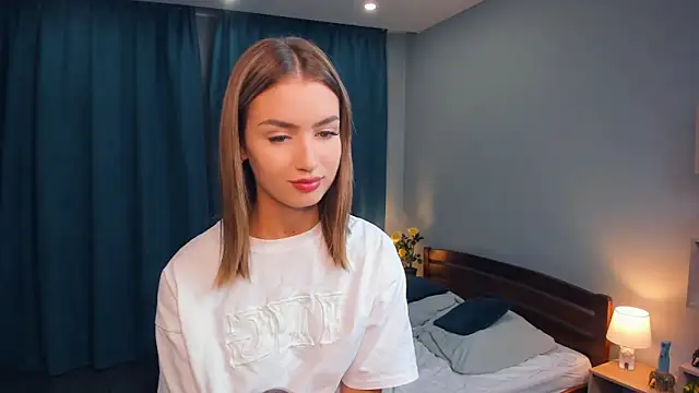 Snapshot of IsaVesco chatting on 09.10.25 IsaVesco online show from 09.10.25