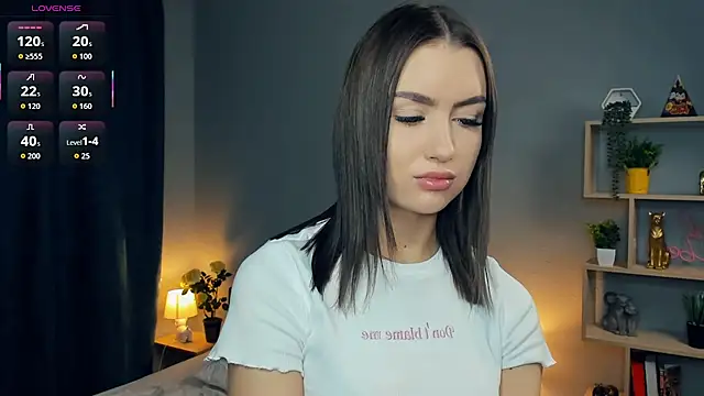 Snapshot of IsaVesco chatting on 10.18.25 IsaVesco online show from 10.18.25