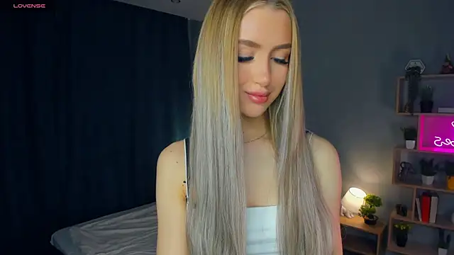 Snapshot of IsaVesco chatting on 03.06.26 IsaVesco online show from 03.06.26