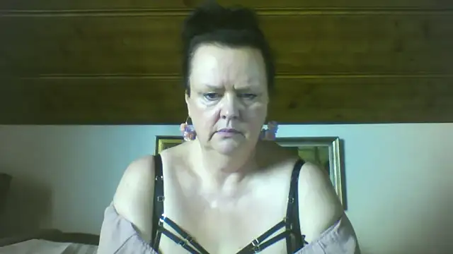 TiffanyMature online show from 09.09.25